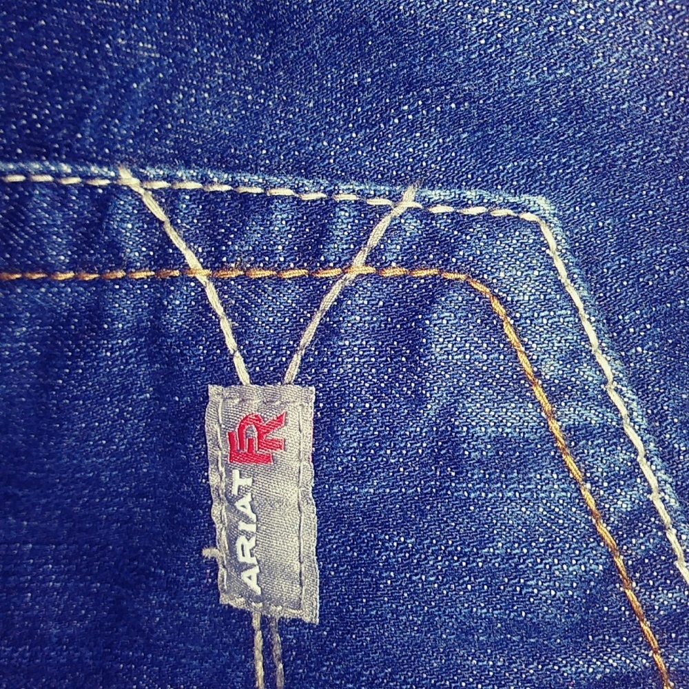 NWOT - ARIAT JEANS